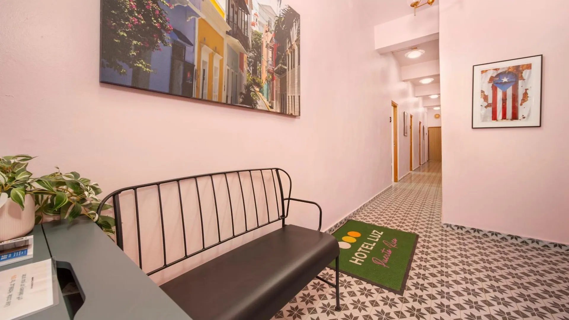 ホテル Room 11 Balcony Bliss In Creative Santurce サンジョアン